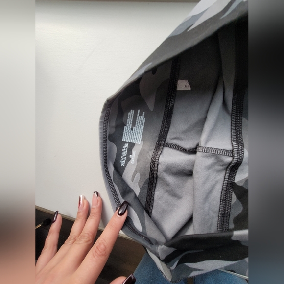 Gray Color Camo Print Tights/Leggings - Picture 4 of 4